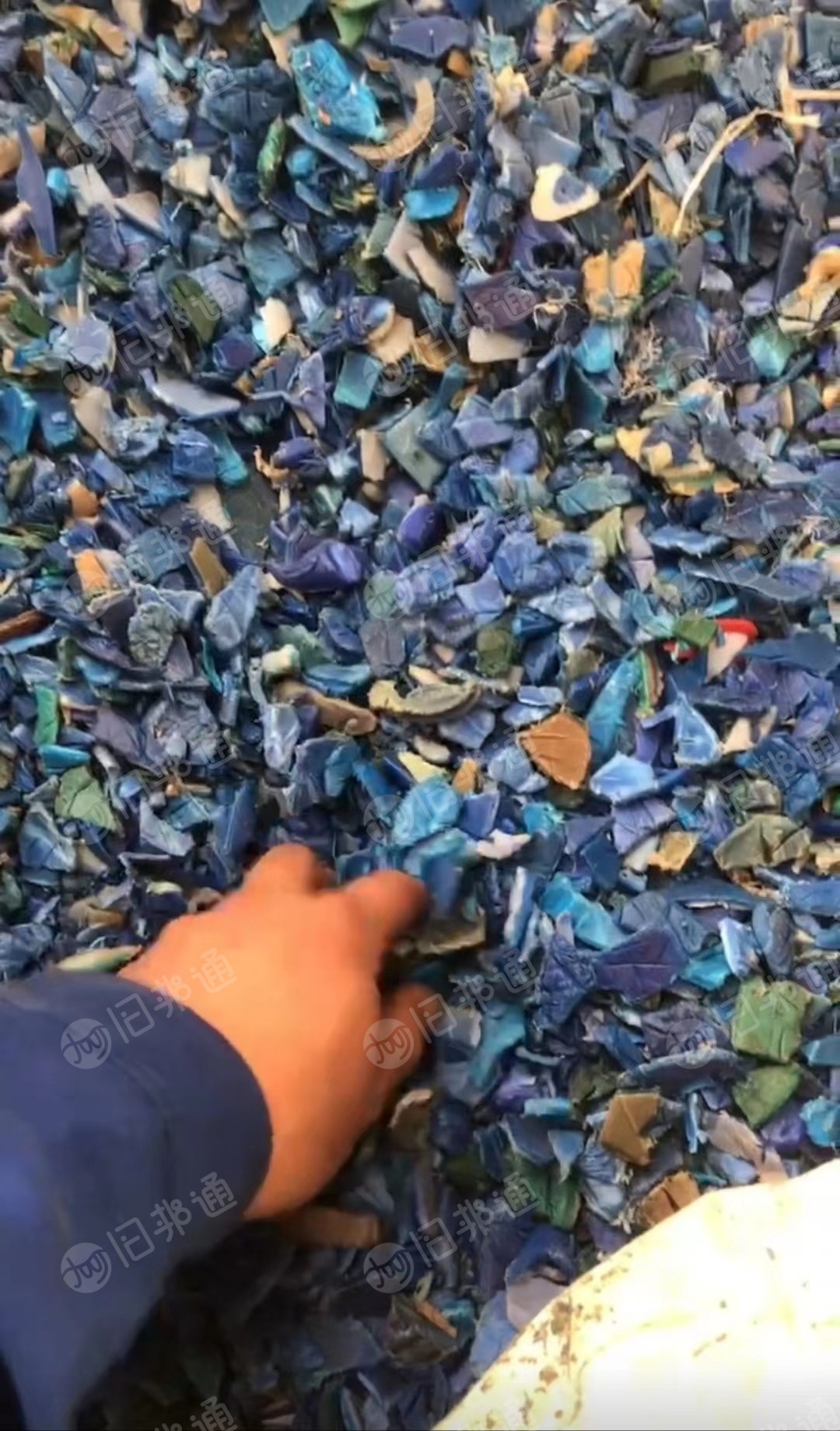 出售蓝桶破碎料,小蓝桶17吨,大蓝桶十几吨