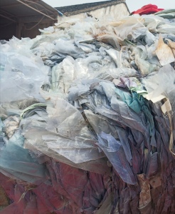 大量求购PVC墙纸，PVC家具膜，PVC卡框料，PVC药板，衣架料，PVC吸塑片等毛料