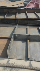 出售拆解旧船下来的废钢料，过磅上车打款，厂在山东枣庄