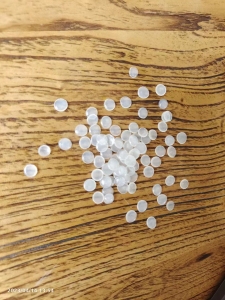 出售注塑高压颗粒，假枝假花好用