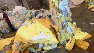 出售淋膜纸废料，黄白色混打在一起，长期有货，广东中山提货