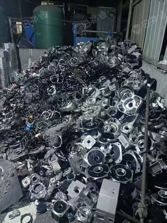 长期出售锌合金、刨花废料,每个月有20吨左右