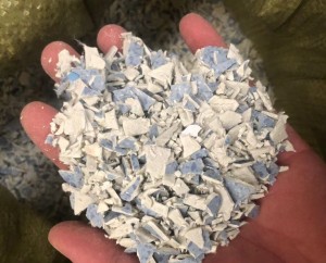 常年出售PVC地板革破碎料，料都是白的