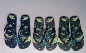 出售全新库存男女人字拖鞋