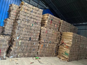 大量供应A级黄纸，书纸，花纸，每个月600吨，云南曲靖提货