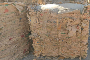 常年出售牛皮纸废料，纸塑分离下来的，月供60吨，山东临沂提货