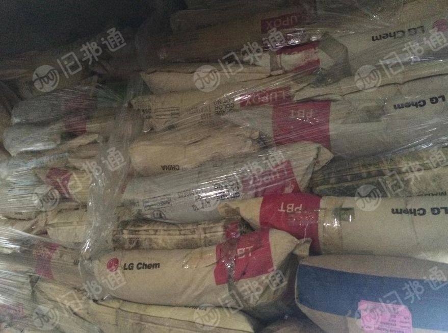 供应PBT粉碎料,有本色、黑色、杂色,可用于直接注塑 造粒,山东青岛提货