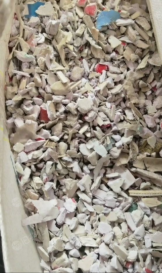 出售硬质PVC破碎料，白扣板破碎料，塑钢破碎料