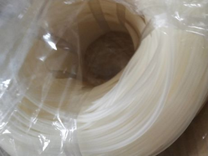 收购各种白色及透明PVC边角料，白色PVC墙纸料，软PVC医疗器械透明料