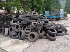 长期回收废旧轮胎，大小钢丝胎，电摩胎，装载机轮胎，要整胎