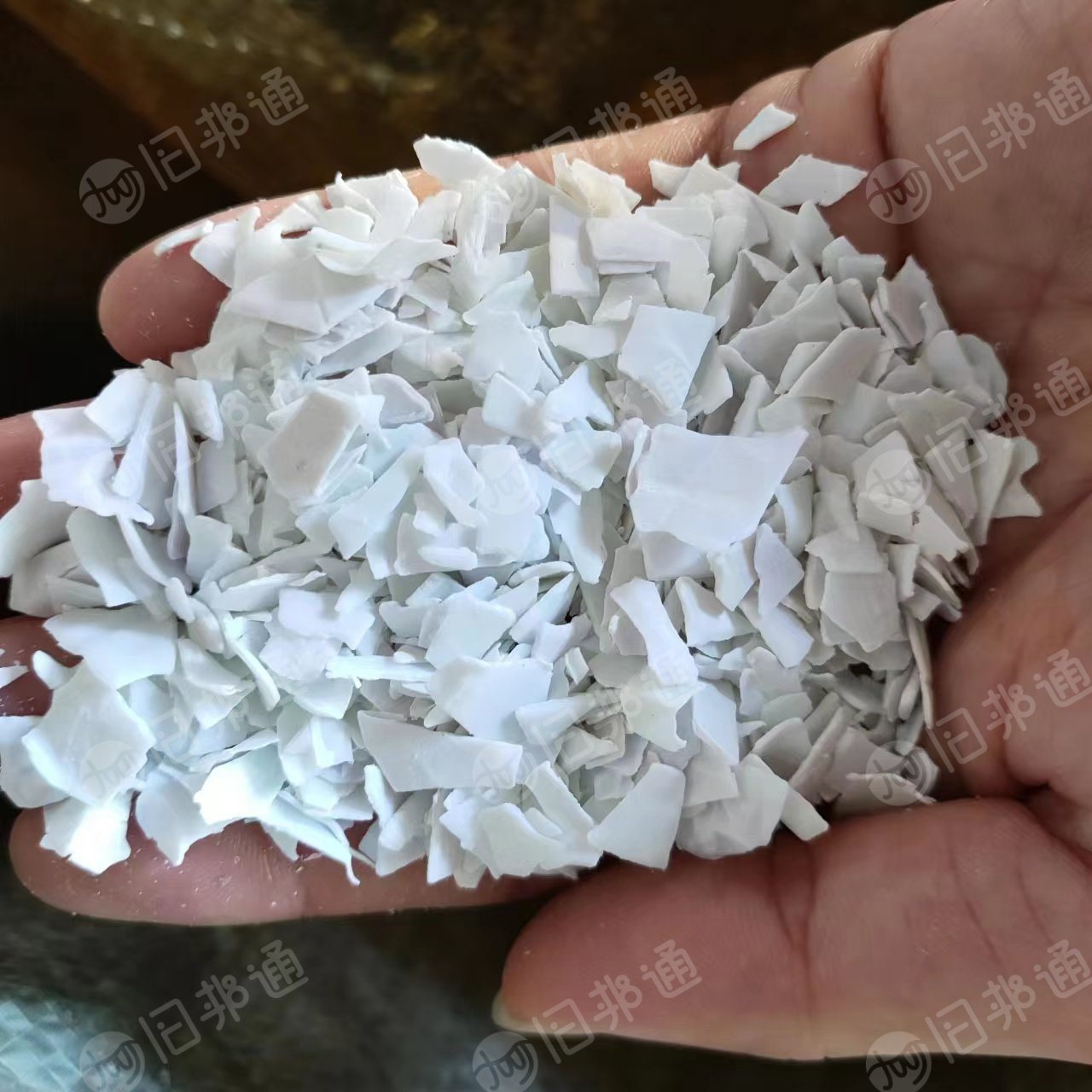 出售白色PS仿新吸塑片破碎料,比重1.09,现货几十吨