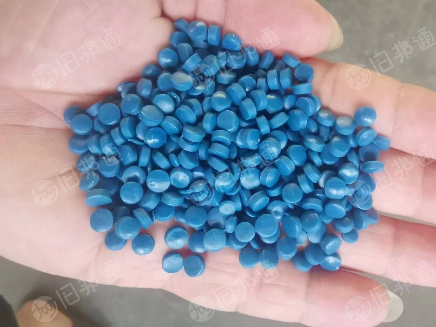 大量供应蓝桶颗粒，各色HDPE颗粒，过100目，吹膜，拔管，吹罐好用
