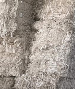 大量出售本白色装订碎切边，大量现货，山东临沂提货