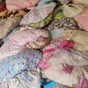 湖北大量供应旧衣服，鞋子，包包等