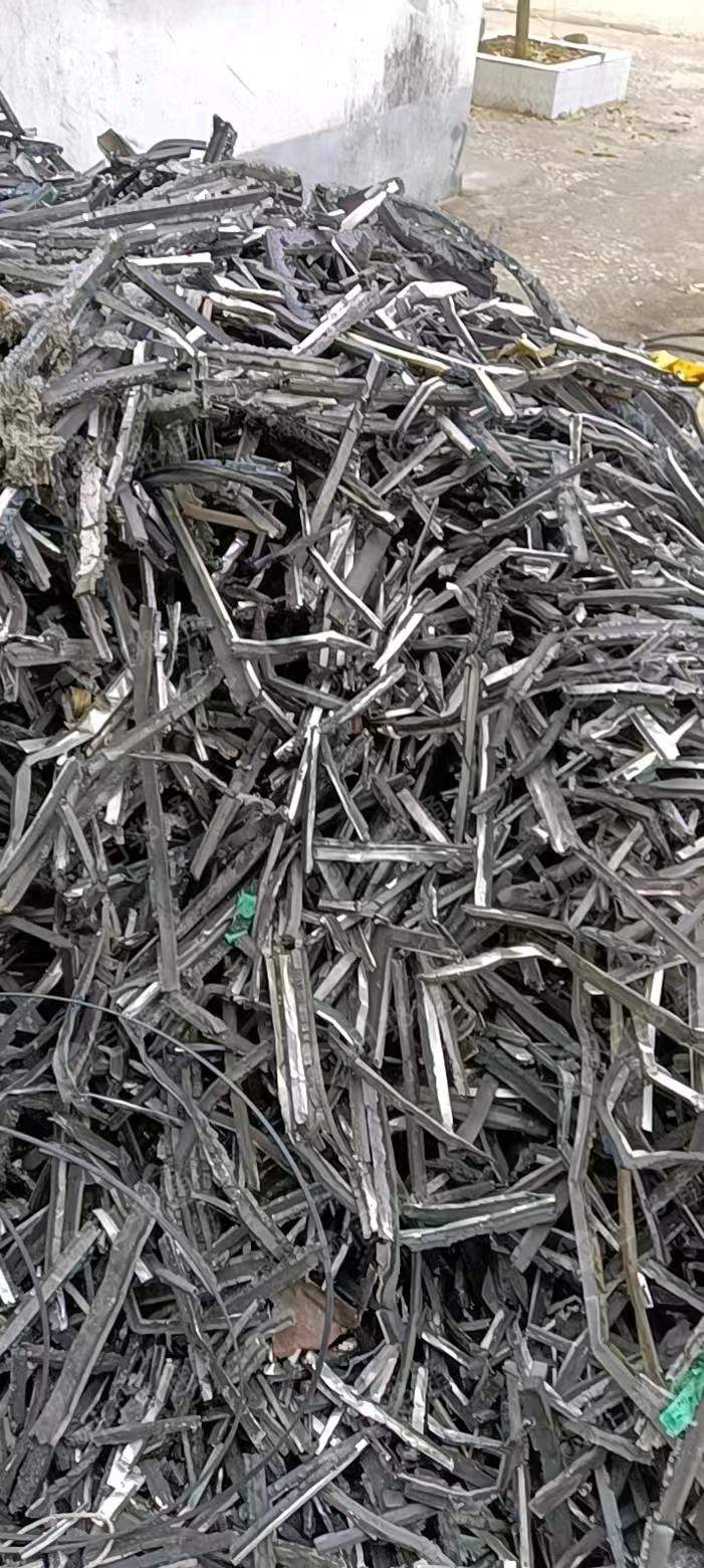 出售玻璃厂废边角料,带合金
