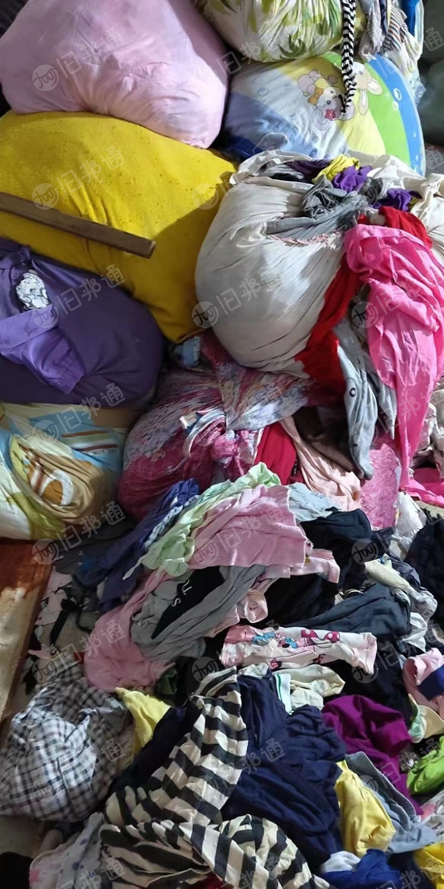 出售杂色旧衣服擦机布,金属拉链纽扣已去除