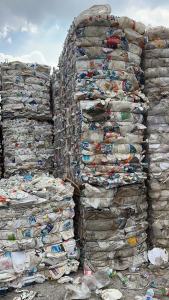 出售大小白乙压块，酱油壶压块，尿素桶压块，娃哈哈压块，支持看货