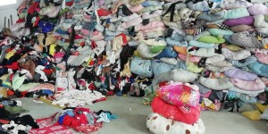 供应：统货和分拣好的旧衣服，裤子，鞋子等