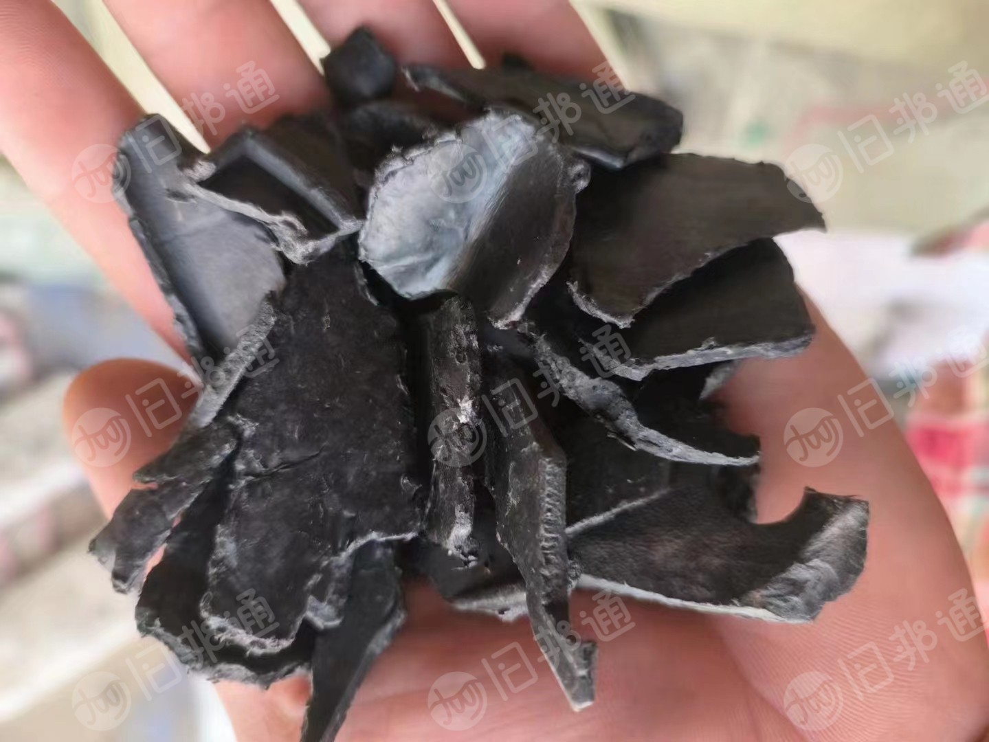 大量收购摩托车座椅,白座椅破碎料,黑座椅破碎料,漆桶破碎料
