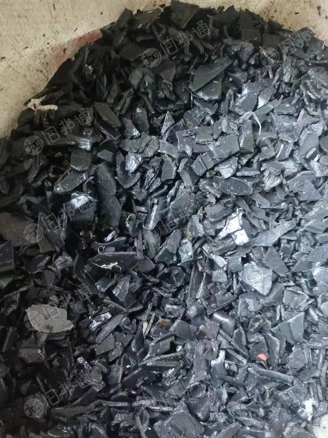 大量收购摩托车座椅,白座椅破碎料,黑座椅破碎料,漆桶破碎料
