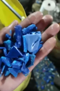 出售纯大蓝桶破碎料，无毒无味