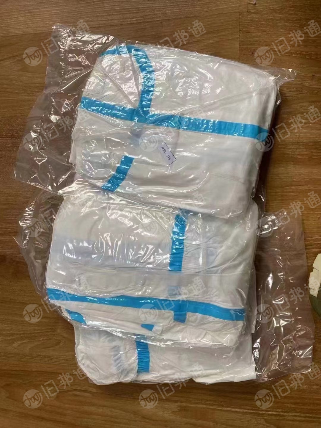 安徽出10万件连脚防护服,秀要的联系,给钱就卖!