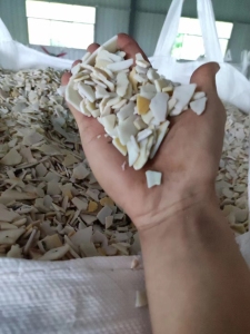 大量出售ABS褪漆料，保险杠褪漆破碎料