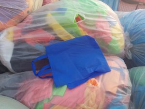 出售纯PP无纺布边料，无纺布手提袋