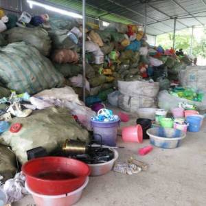 求购大小蓝桶，涂料桶，吨桶，生活塑料，花乙毛料