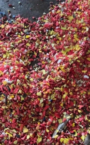 出售红黄注塑低压破碎料，HDPE破碎料