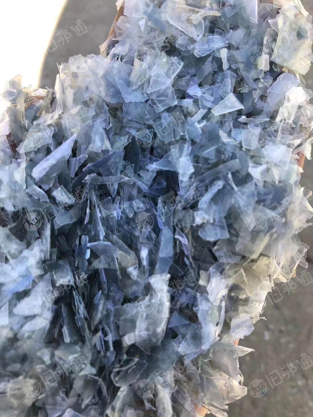 出售中性PVC破碎料,白色壁纸破碎料,铝合金包装膜破碎料