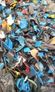 出售螺纹管破碎料，现货一个半挂车，清洗甩干的