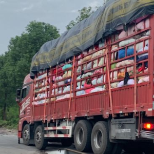 长期出售夏装、对鞋、冬装、羽绒、大自、二白、黑料、统货毛衣、毛领毛条、牛仔、擦机布等各种分拣货