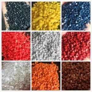 供应PVC再生颗粒，压片料，吹毛料等注塑PVC产品原材料