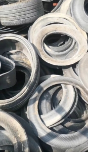 高价收购纯电摩胎，小钢丝胎，线胎，铲车胎，输送带，各种橡胶炼油料