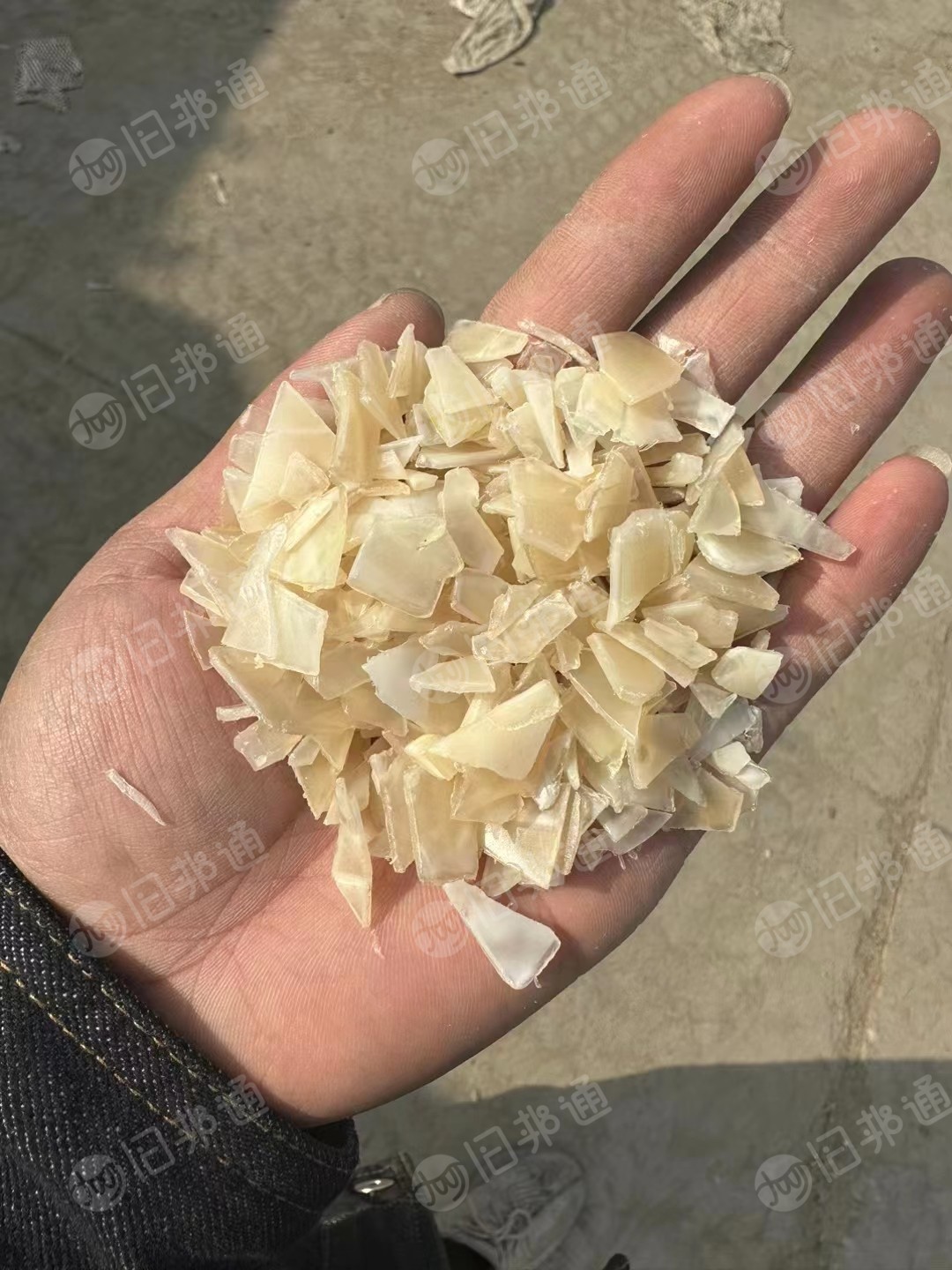 出售PP蘑菇瓶破碎料,干净无杂质,纯干,直接上机