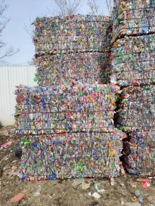 出售三色瓶砖，矿泉水瓶压块，现货2挂车