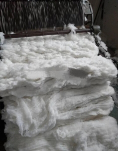 大量供应纯白涤纶化纤再生棉！