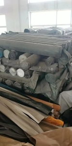 处理库存成卷防水篷布，160到200克，2.4米宽幅，4种颜色，黑色偏多！