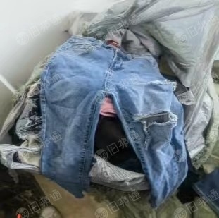 出售库存杂牌旧衣服!