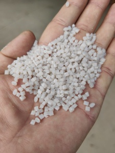 出售透明丙颗粒，荔枝筐吊瓶饭盒混合料