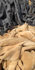 湖南邵阳出售服装厂摇粒绒边角料，长期有货，需要的联系！