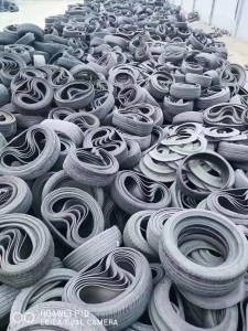高价回收轿车胎，三角带，跑道废料，全国范围不限量收购！