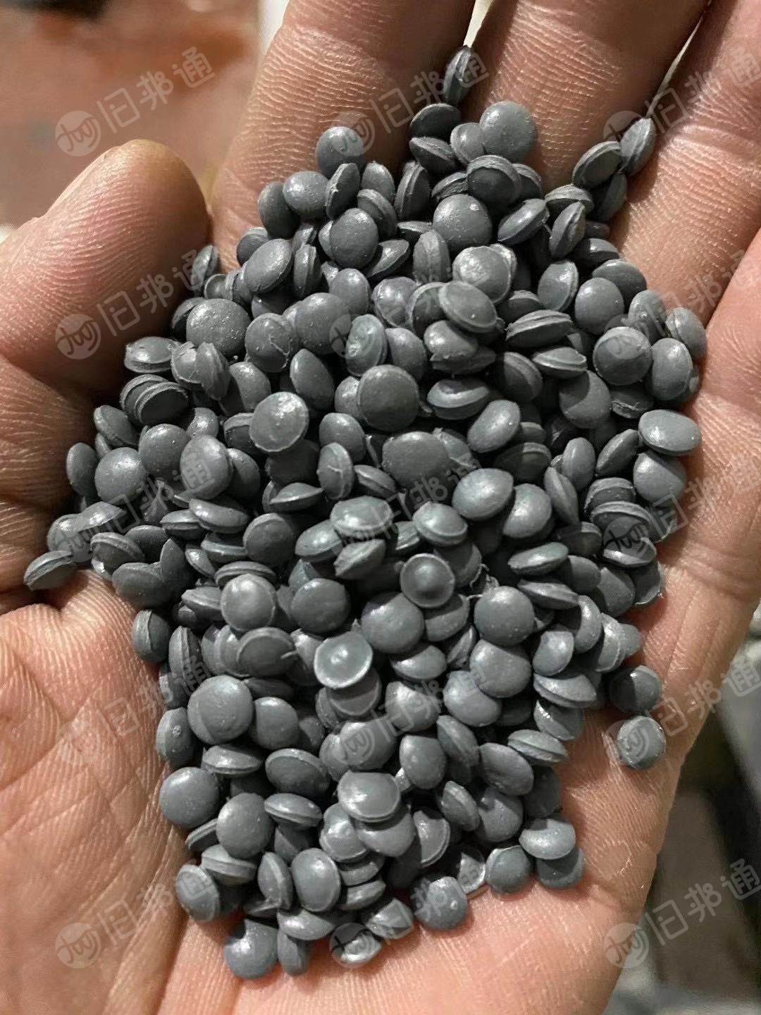 长期出售纯高压轻胶颗粒,现货30吨,月供150吨