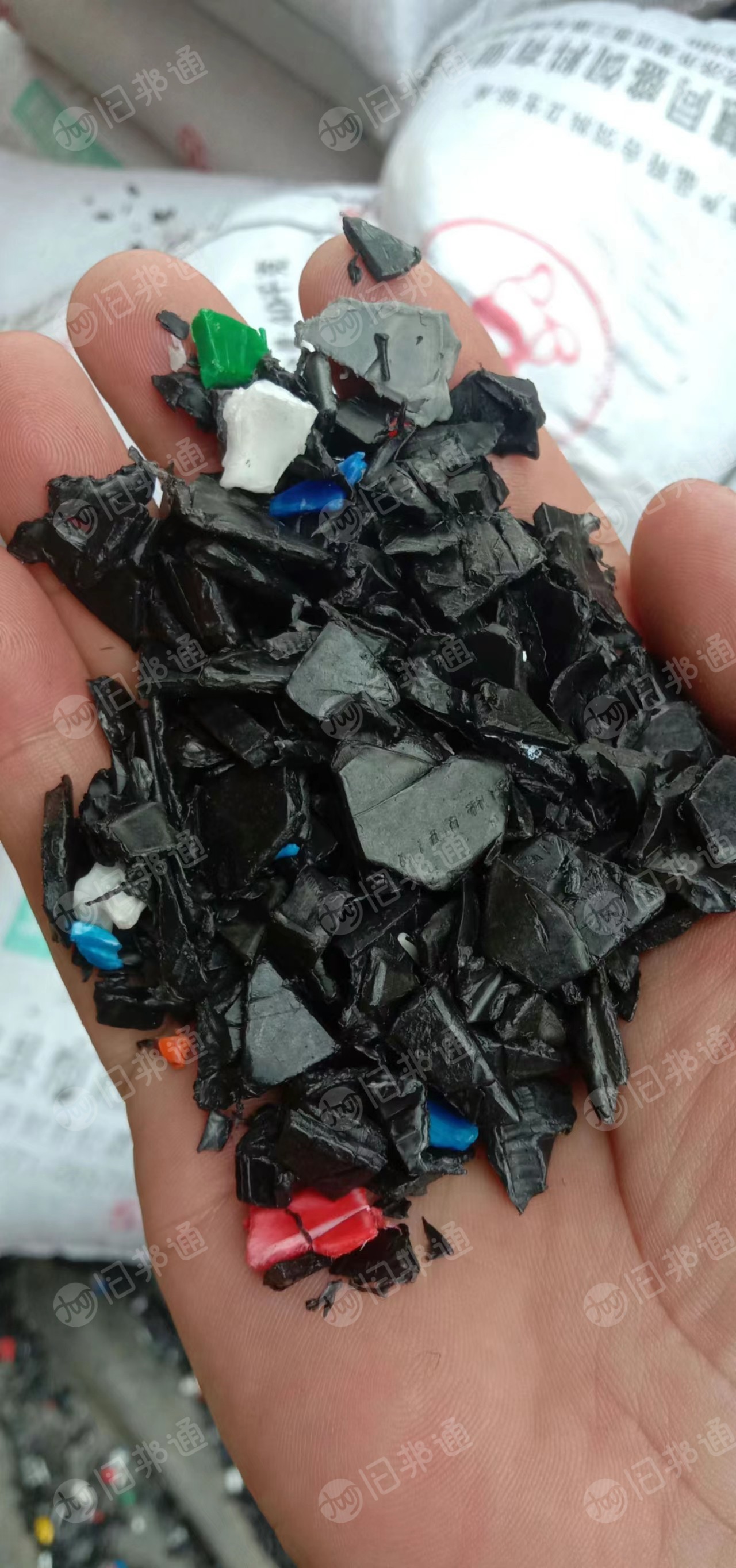 大量销售黑色电瓶壳粉碎料、颗粒料(工程聚丙PP),有拉丝造粒用的,也有直接注塑