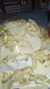 出售硅油纸边角料，厂里加工下来的，一个月20吨到30吨不等