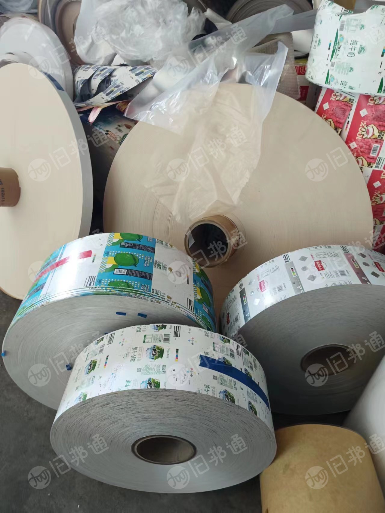 出售做牛奶盒的原料,卷筒20吨,边角料10吨