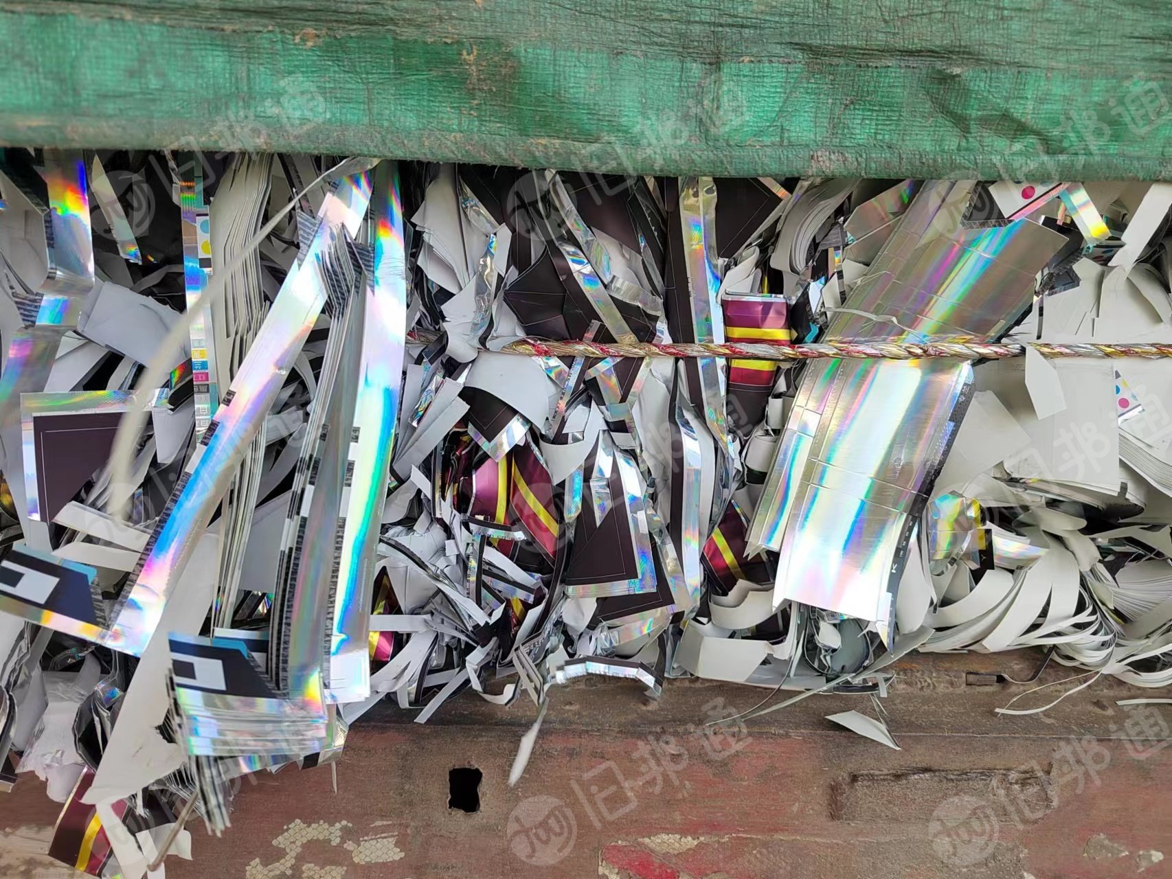 长期出售金银卡边角料,带膜,货在湖北武汉