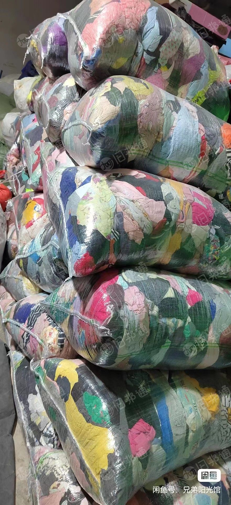 出售杂色旧衣服擦机布,现货10吨,金属拉链纽扣已去除