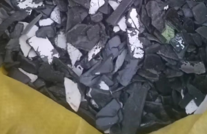 常年出售汽车保险杠破碎料